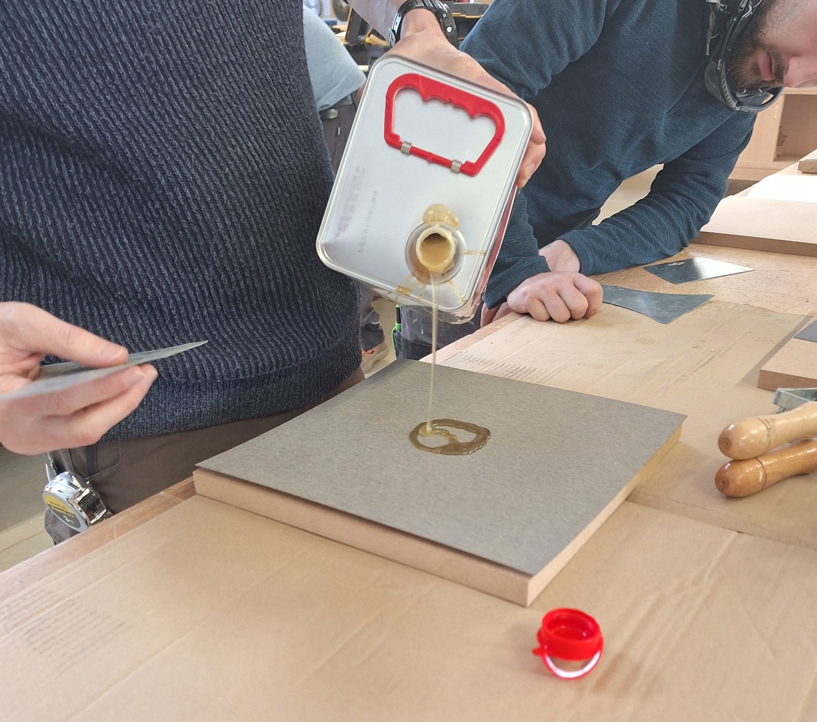 Découverte des techniques de collage et de stratification