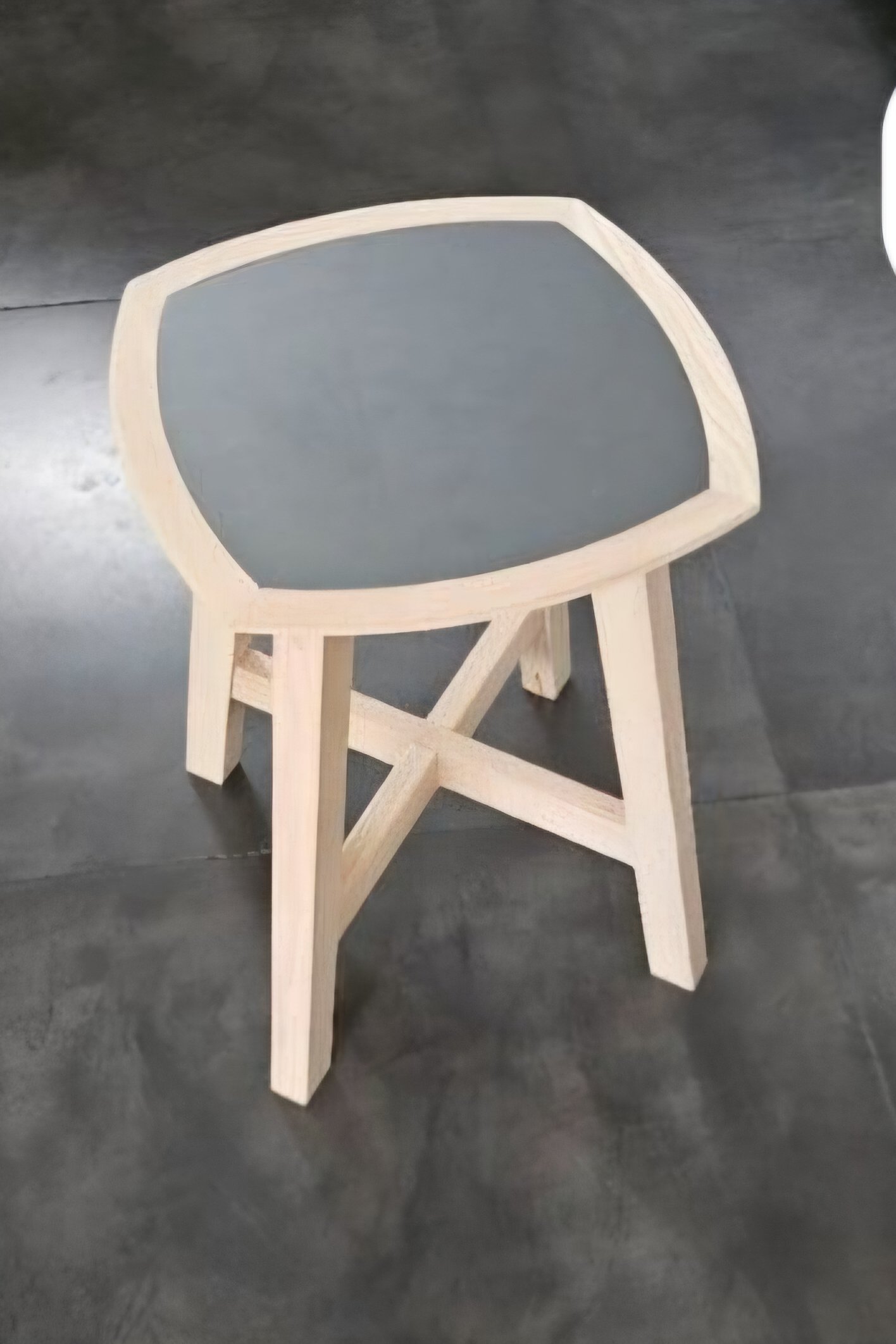 Tabouret design sur mesure en frêne